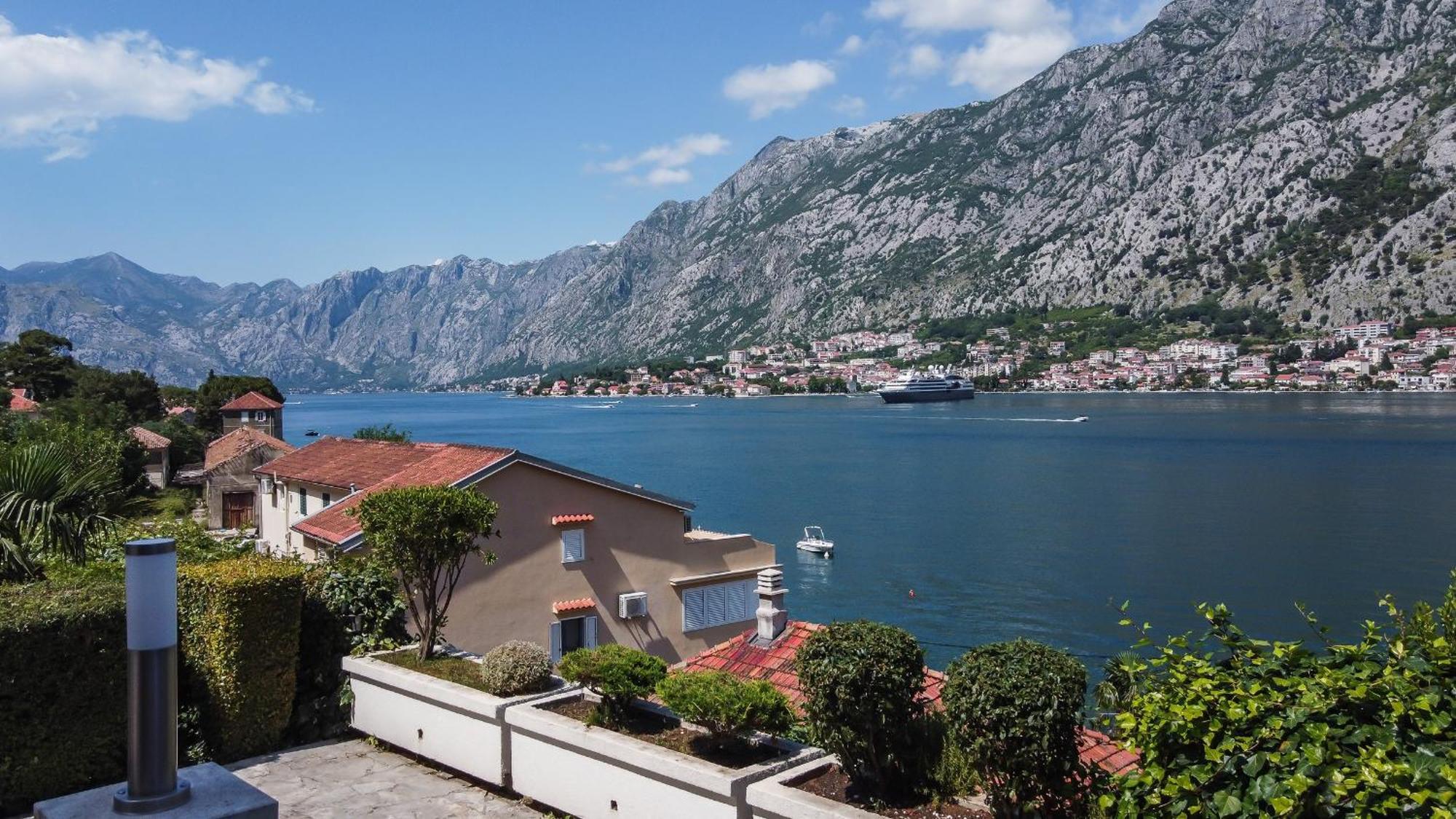 Chillout Apartment In Kotor Bay Esterno foto