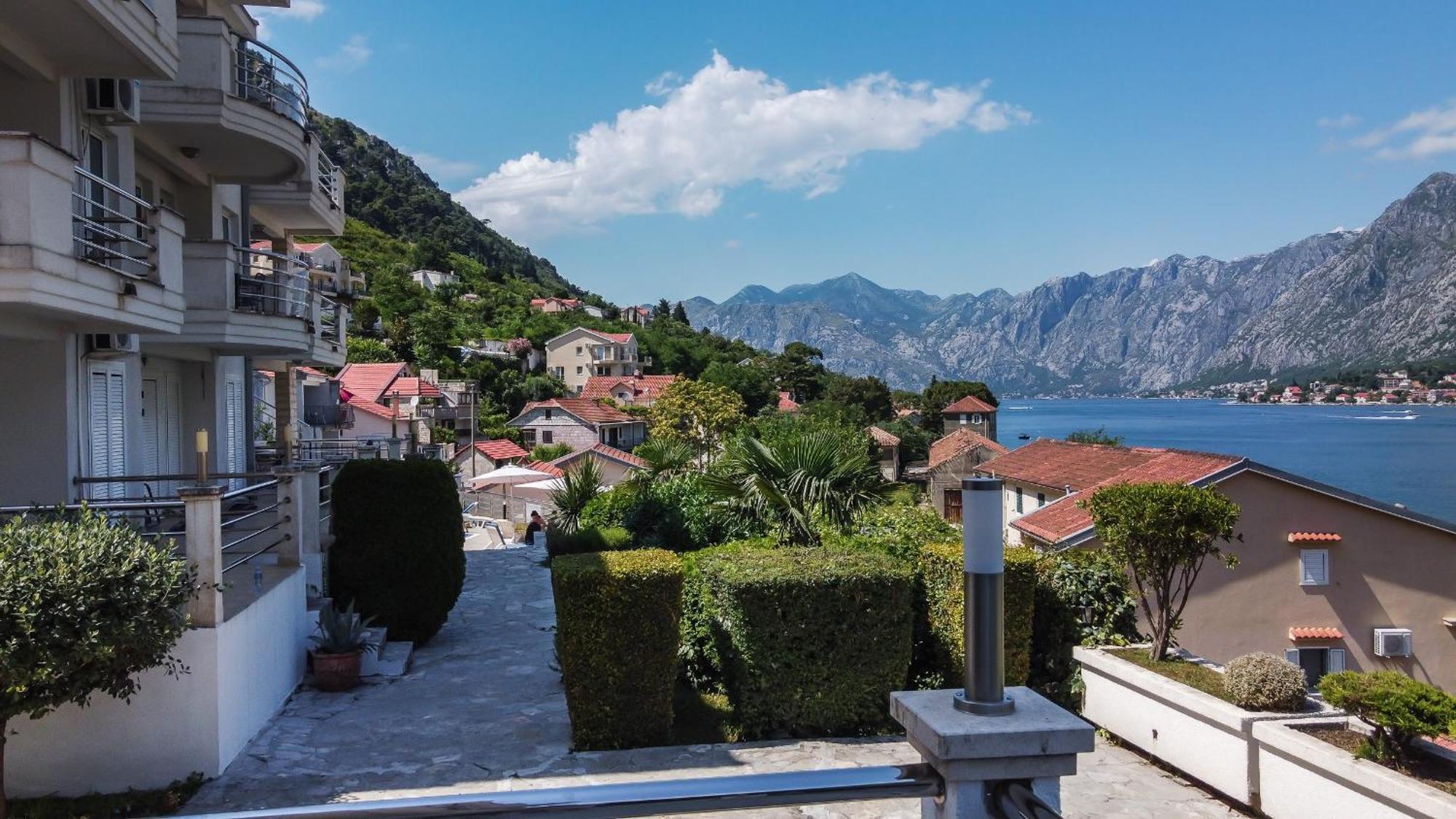 Chillout Apartment In Kotor Bay Esterno foto