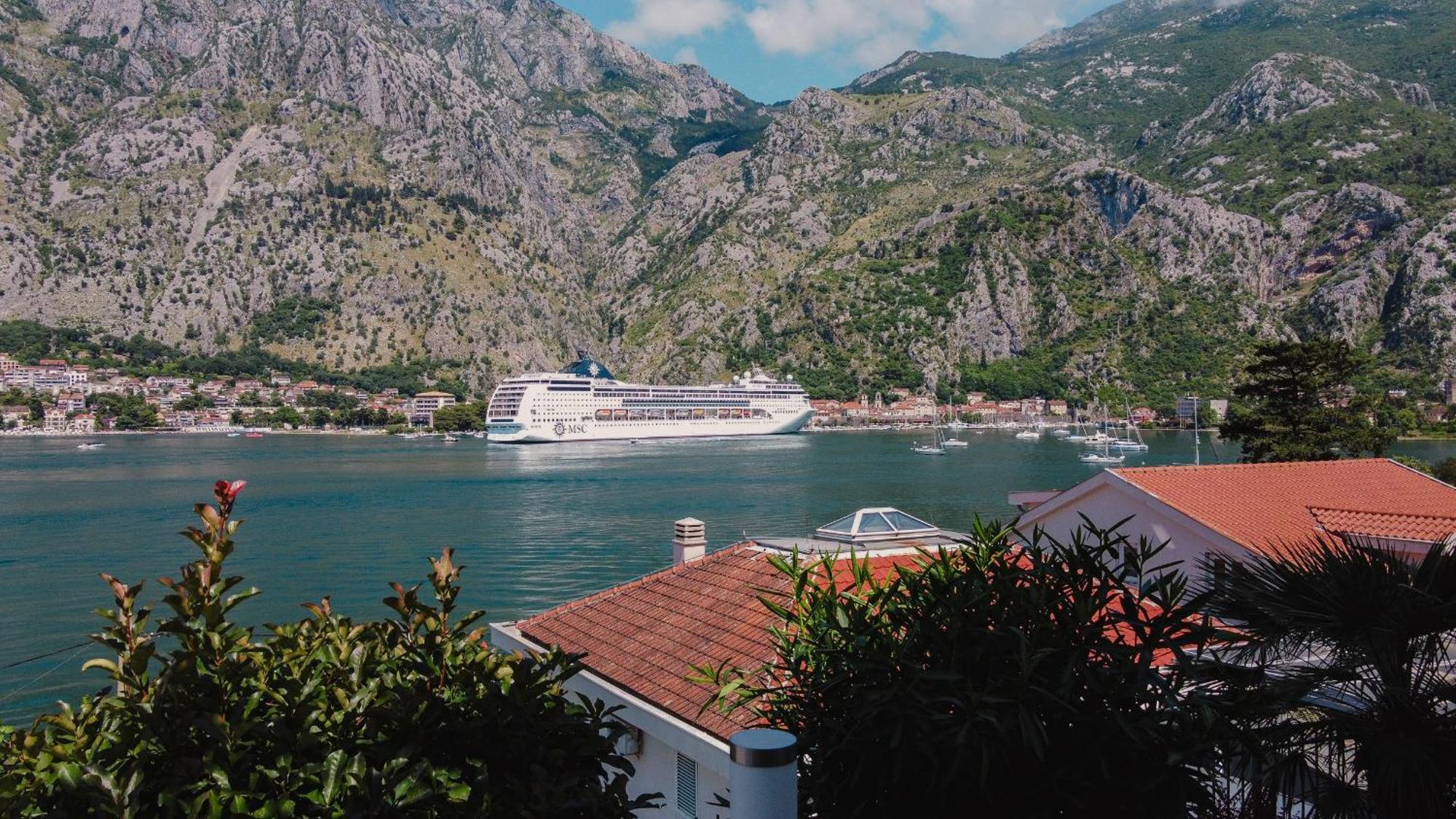 Chillout Apartment In Kotor Bay Esterno foto