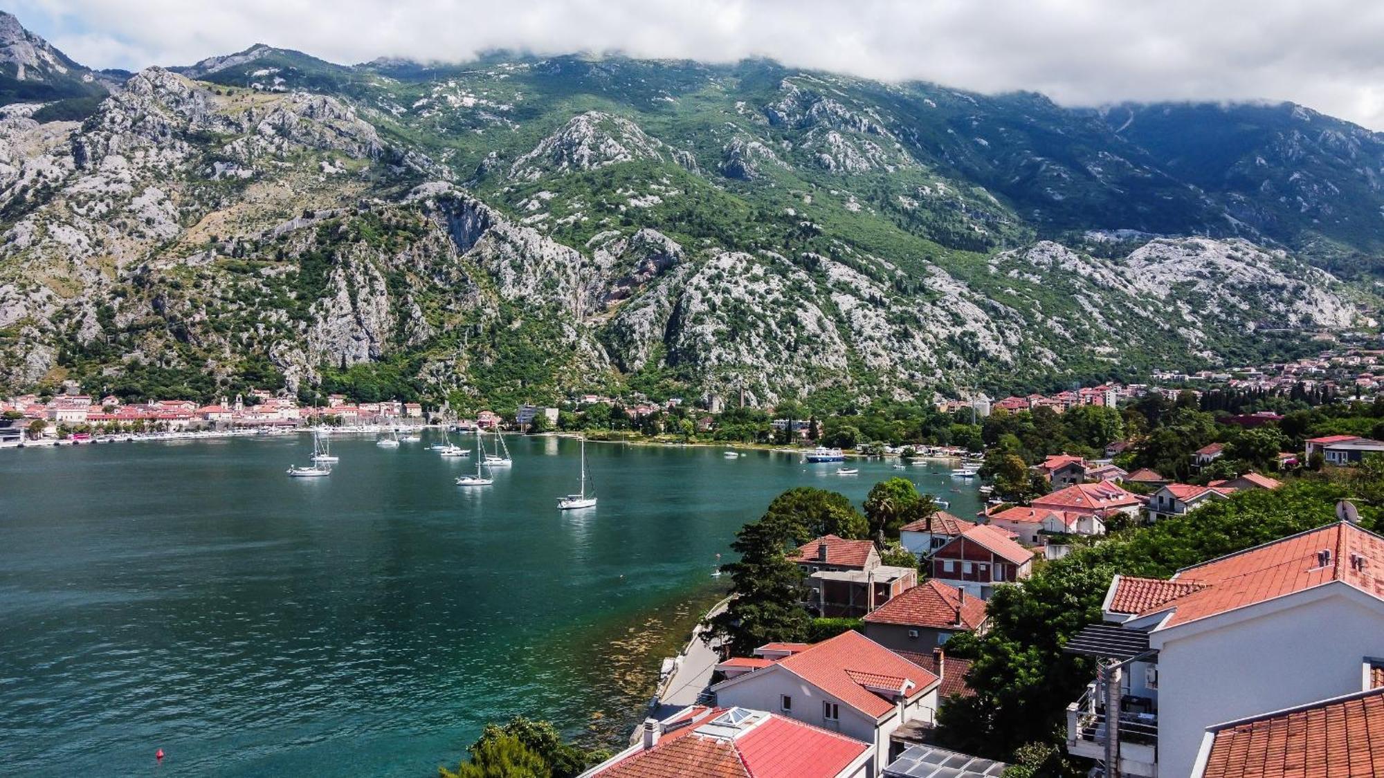 Chillout Apartment In Kotor Bay Esterno foto
