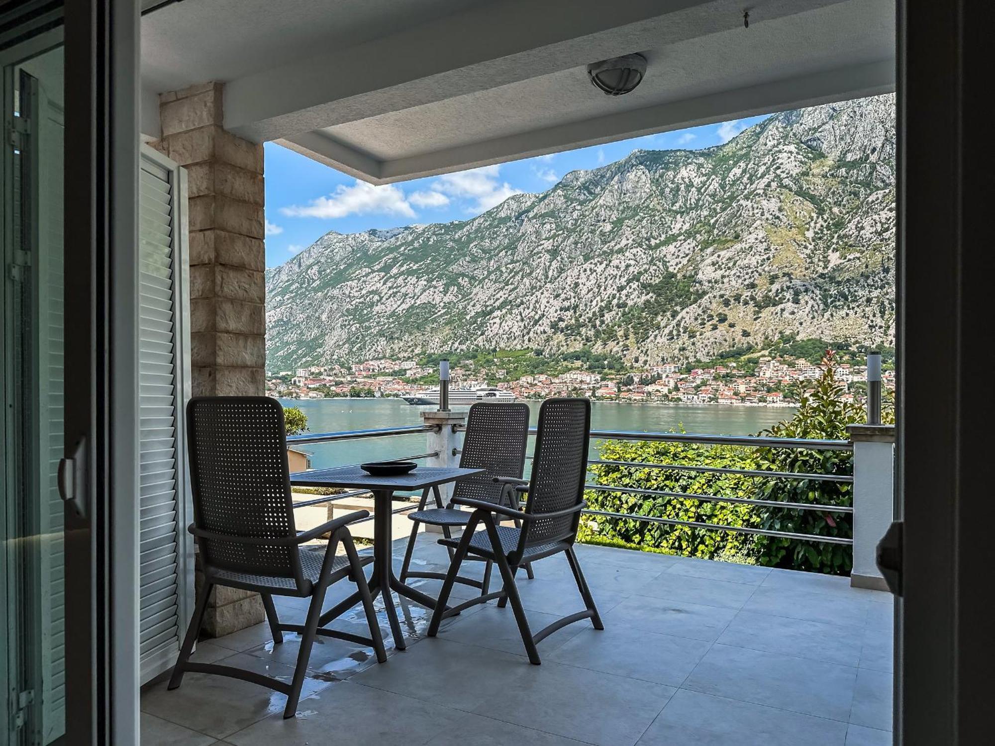 Chillout Apartment In Kotor Bay Esterno foto