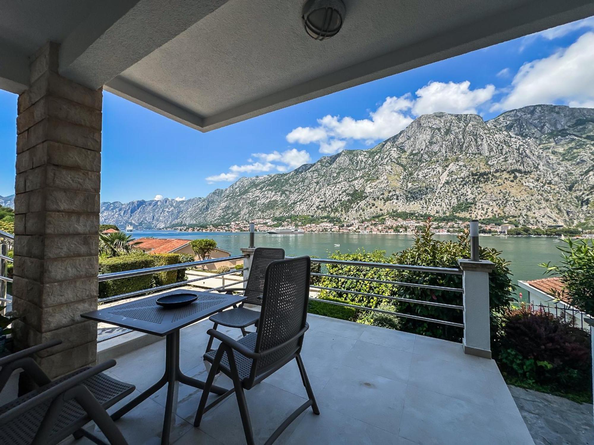 Chillout Apartment In Kotor Bay Esterno foto